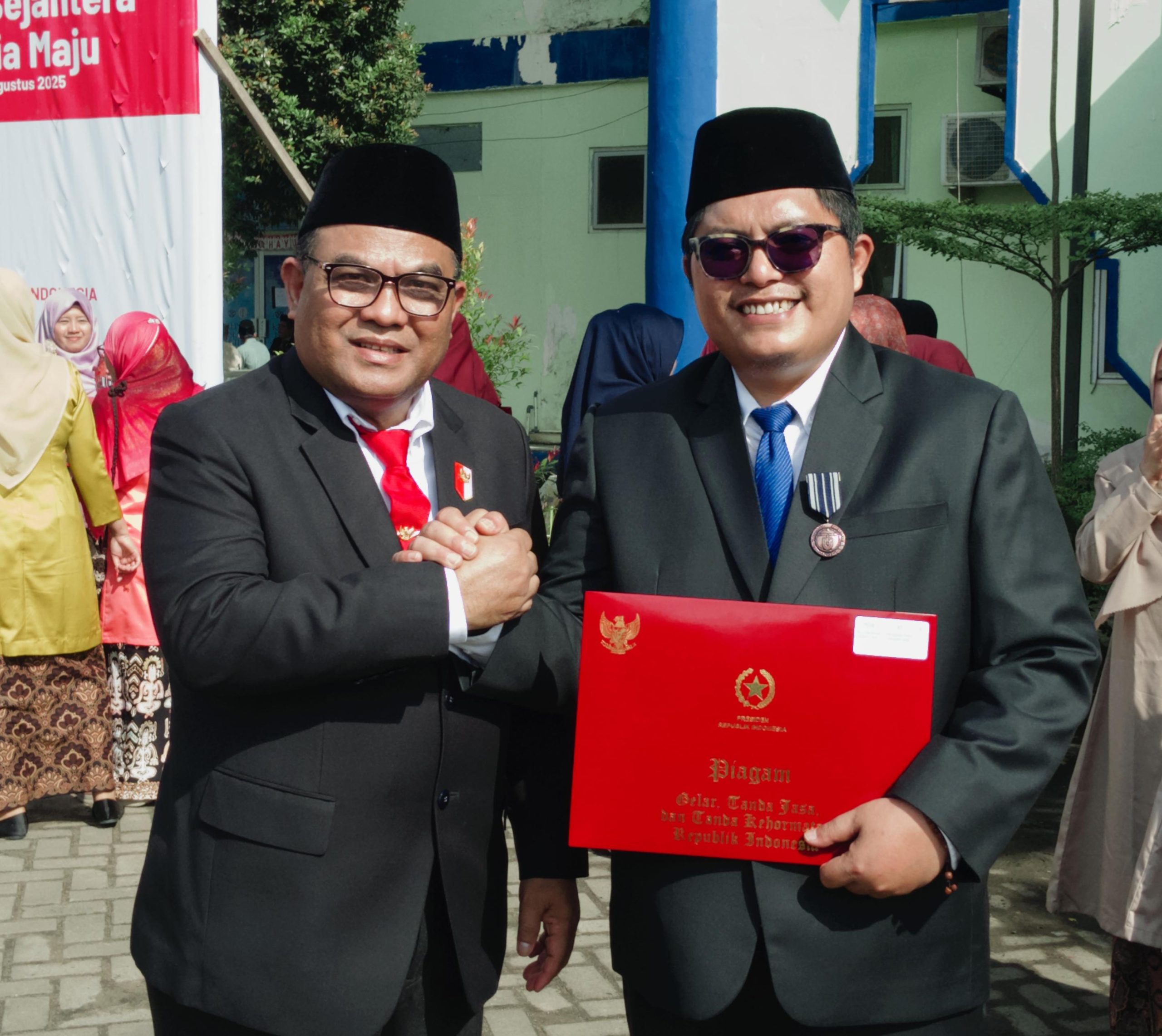 SELAMAT & SUKSES ATAS SATYA LENCANA 10 th PNS