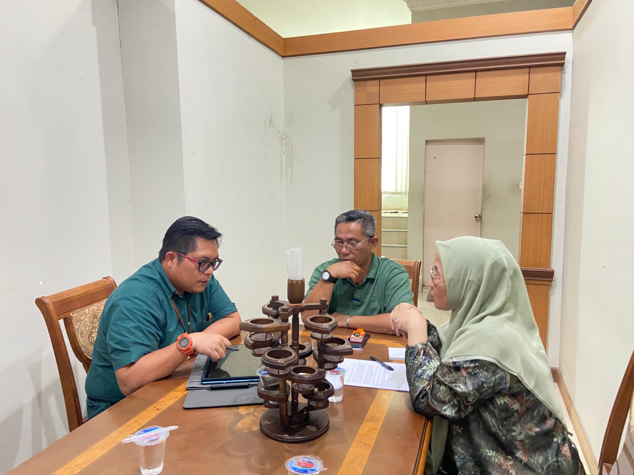 Kepala Pusat Pengembangan Bisnis UIN STS Jambi Matangkan Kerjasama AMDK Dengan PT. Cahaya Tirta Jaya